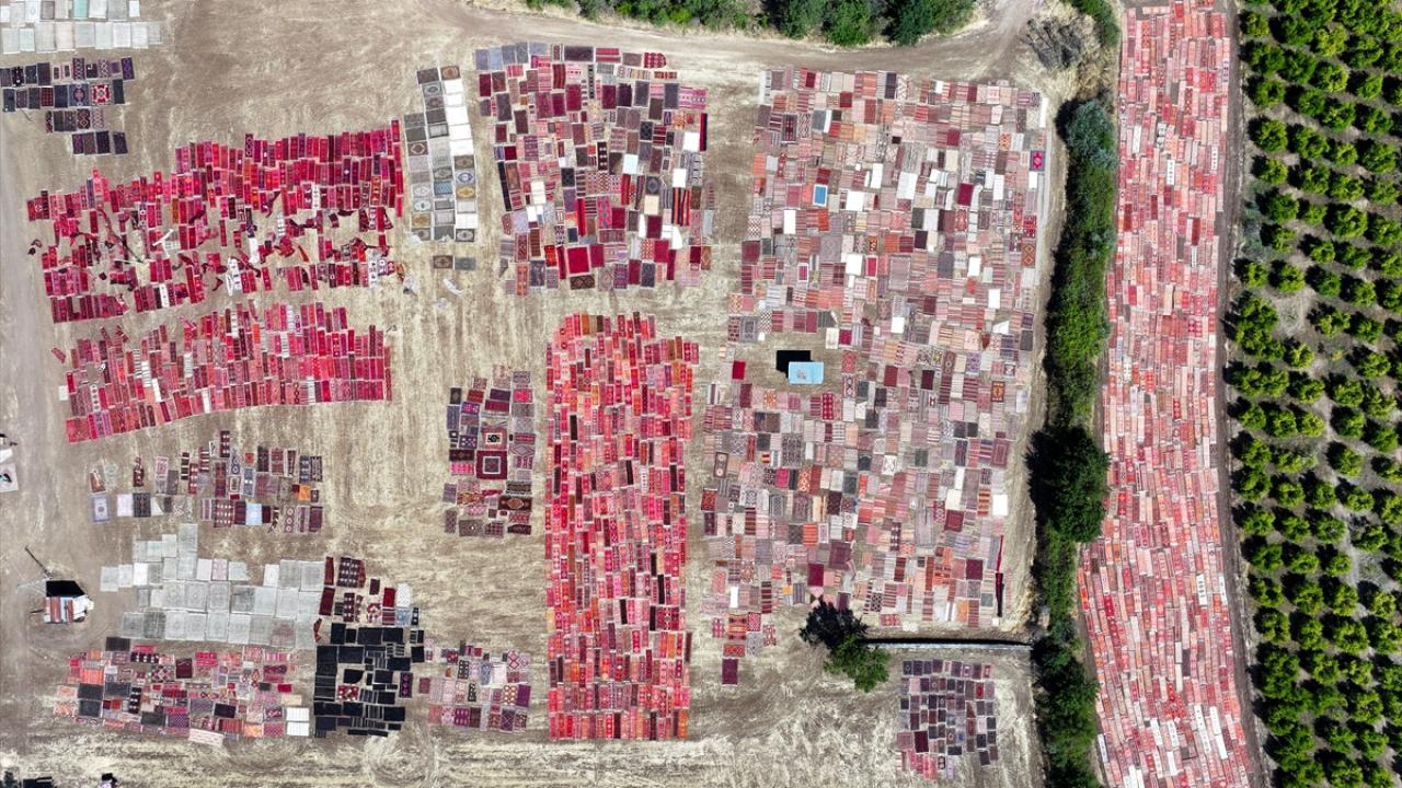 "Halılar Antalya sıcağı altında yaz mevsimini geçiriyor"