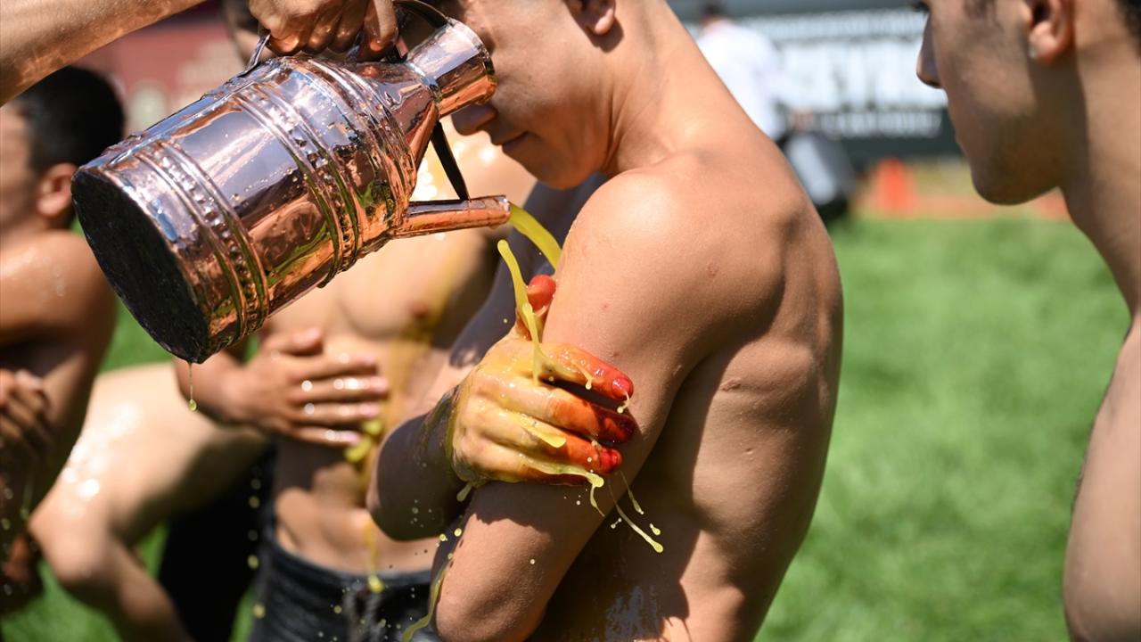 Pehlivanların yer aldığı torbalar şöyle: