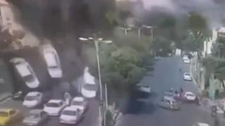 İran, İsrail saldırısında havaya uçan araçların yer aldığı görüntüyü paylaştı