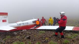 Kaçkar Dağları'nın zirvesinde düşen uçağın enkazına ulaşıldı