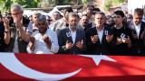 İzmir Ödemiş'teki yangında şehit olan orman işçisi son yolculuğuna uğurlandı