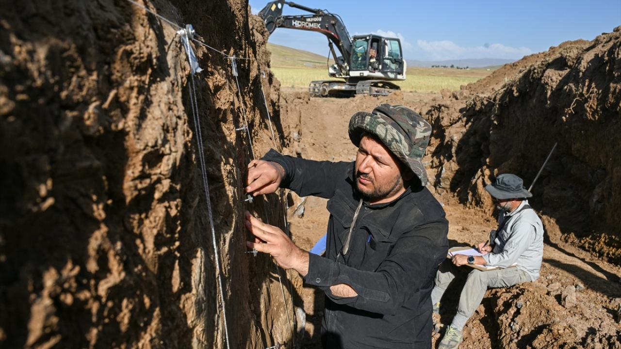 "Erciş fayının izini takip ediyoruz"