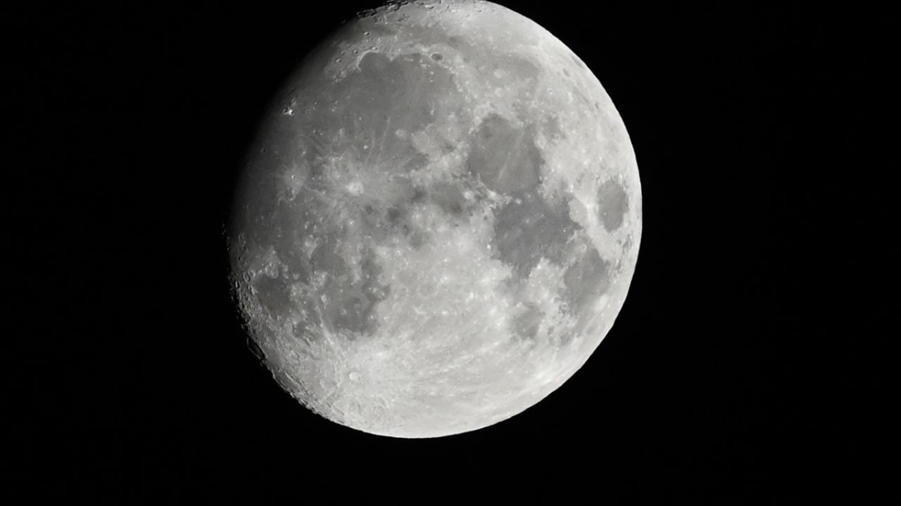 Ankara`da "şişkin ay"