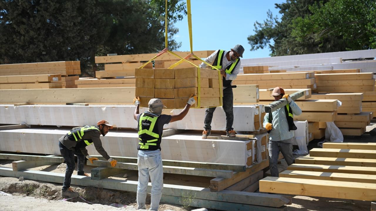 Sarayın bahçeleri de düzenleniyor