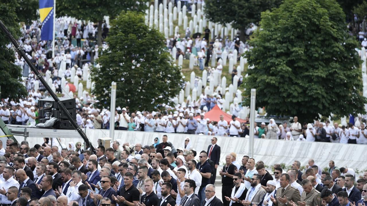 Srebrenitsa Soykırımı'nın 7 kurbanı daha defnedildi