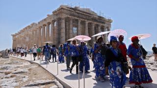 Atina'da sıcak hava dalgası etkili oldu