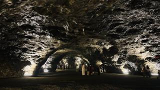 Çankırı'daki Yer Altı Tuz Şehri ziyaretçilerini serin havasıyla ağırlıyor