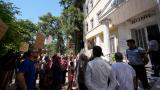İzmir'de 20 gündür suları kesik olan mahalle sakinlerinden belediyeye tepki