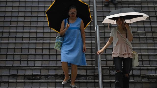 Japonyada aşırı sıcaklar nedeniyle ilk kez amansız sıcak gün uyarısı verildi haber görseli