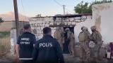 Kayseri'de zehir tacirlerine eş zamanlı operasyon: 17 gözaltı