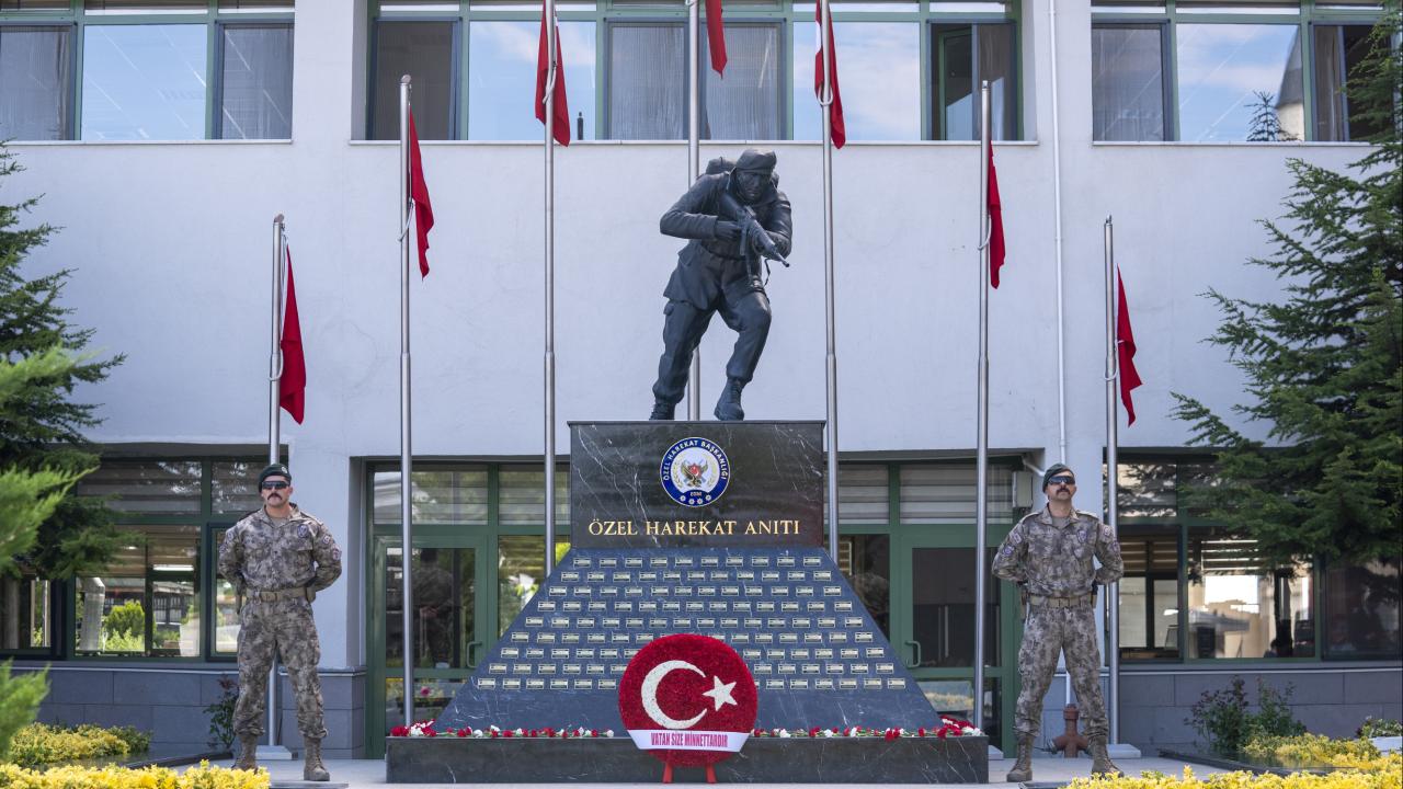 Kahraman özel harekatçılar FETÖ'cü hainlere geçit vermedi