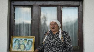 Srebrenitsalı anne Salihovic, soykırımda kaybettiği oğlunun cenazesini bulma umuduyla hayata tutunuyor