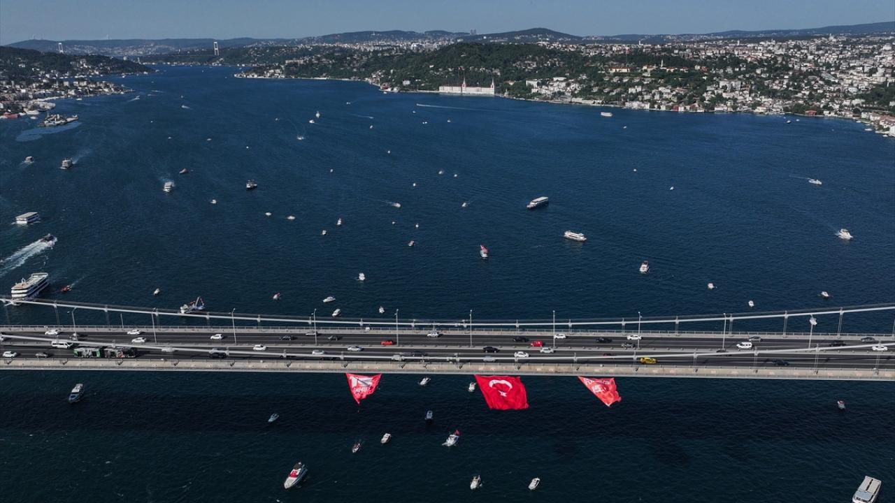 253 şehidin anısına 253 tekne İstanbul Boğazı'ndan geçiş yaptı