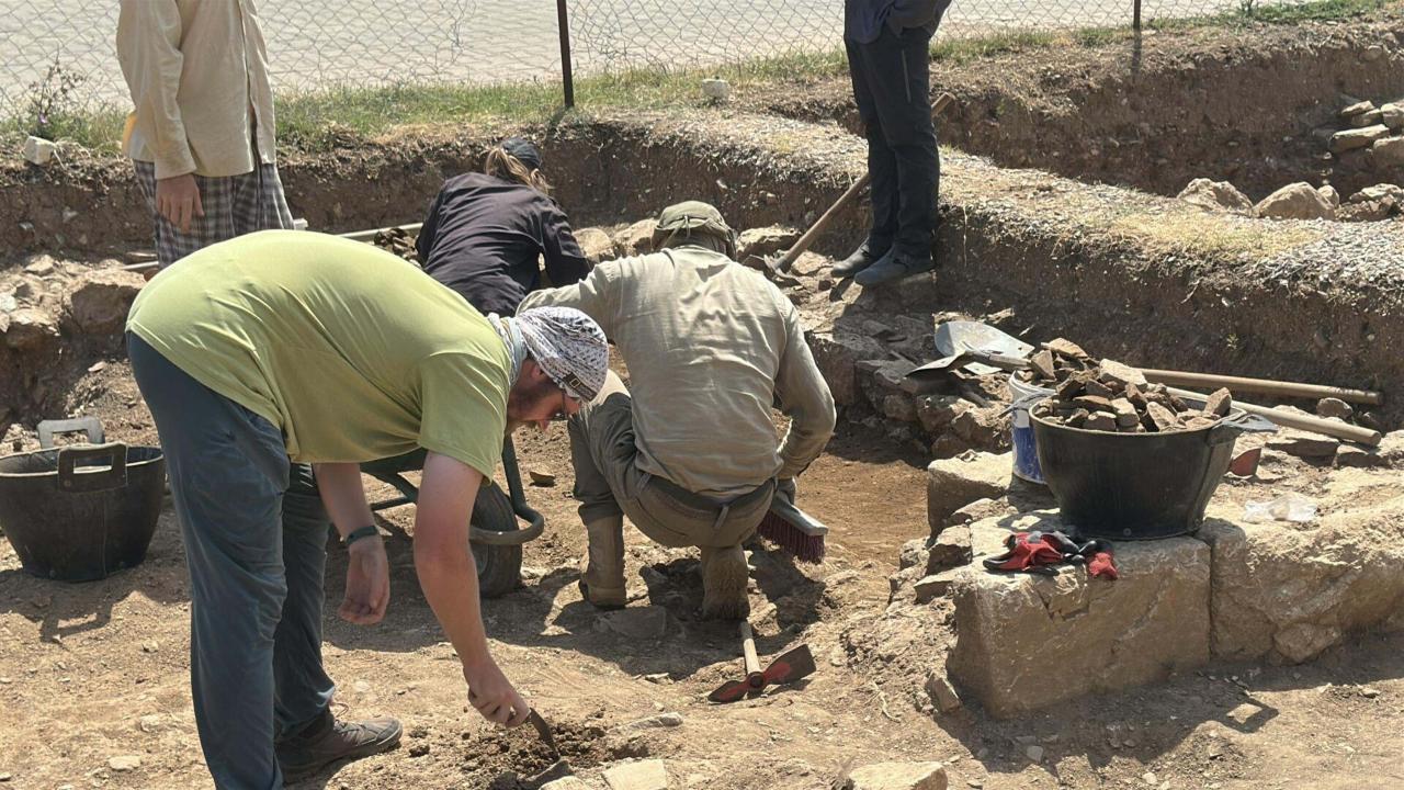 Kazılarda yabancı öğrencilerde var