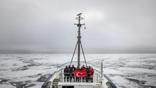 5. Ulusal Arktik Bilimsel Araştırma Seferi ekibi Kuzey Kutbu'ndaki deniz buzu hattına ulaştı