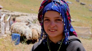 Göçer ailelerin yaylalardaki yükünü çocuklar da omuzluyor