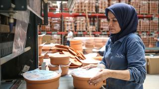Bursa'da kadınların şekillendirdiği çömlekler 94 ülkeye ihraç ediliyor