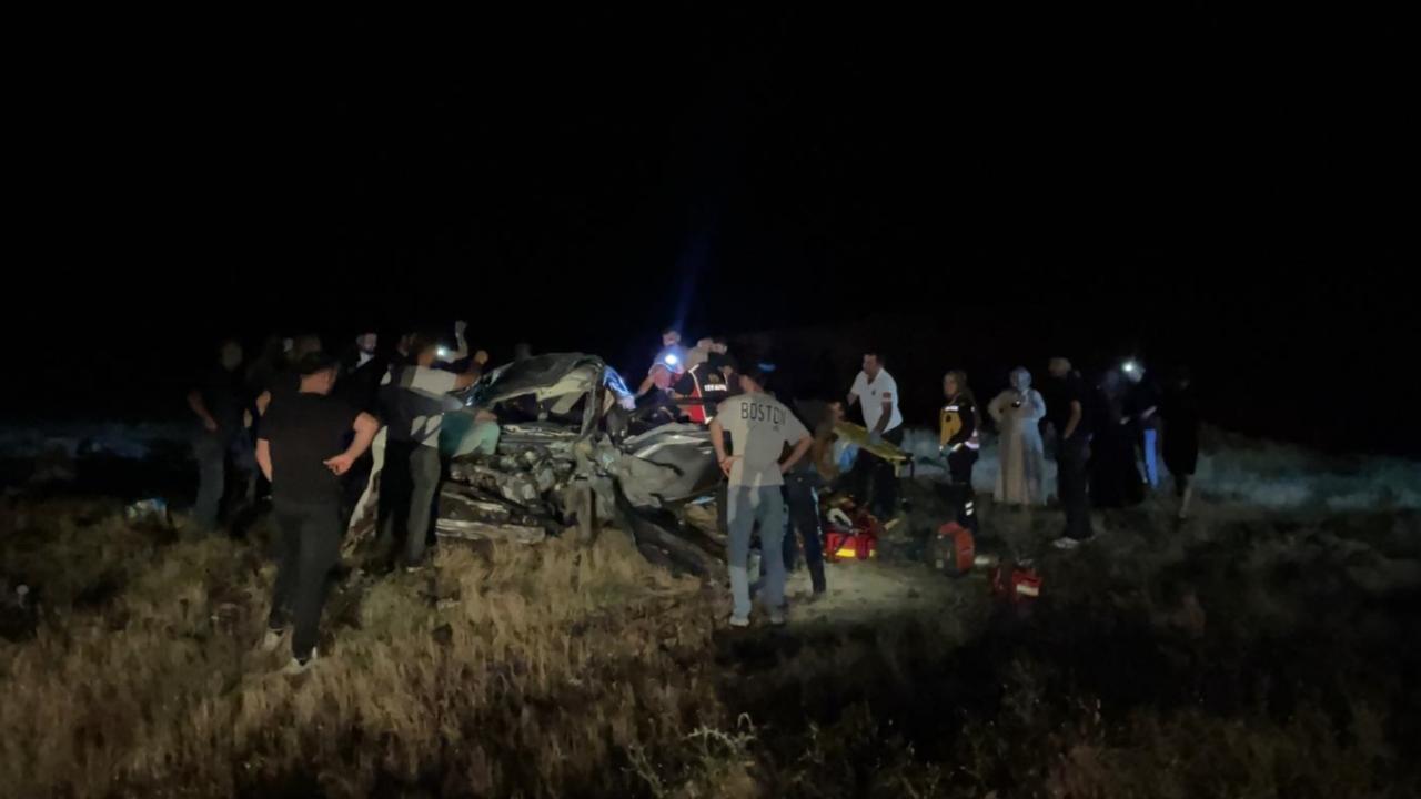 Elazığ'da otomobil şarampole devrildi: 2 ölü