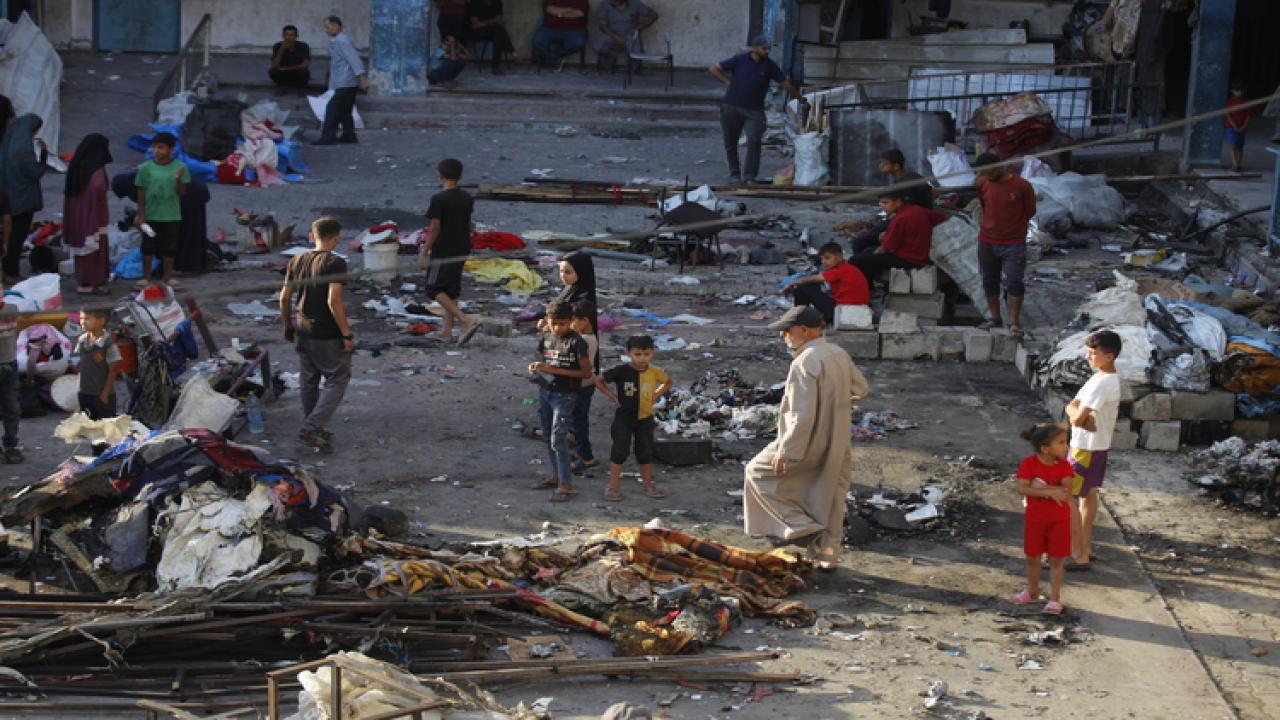 Filistin yönetimi ile Hamas, İsrail'in Gazze'de kiliseye yönelik saldırısına tepki gösterdi