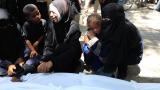 Katil İsrail ordusu Gazze'de insani yardım bekleyen Filistinlileri hedef aldı