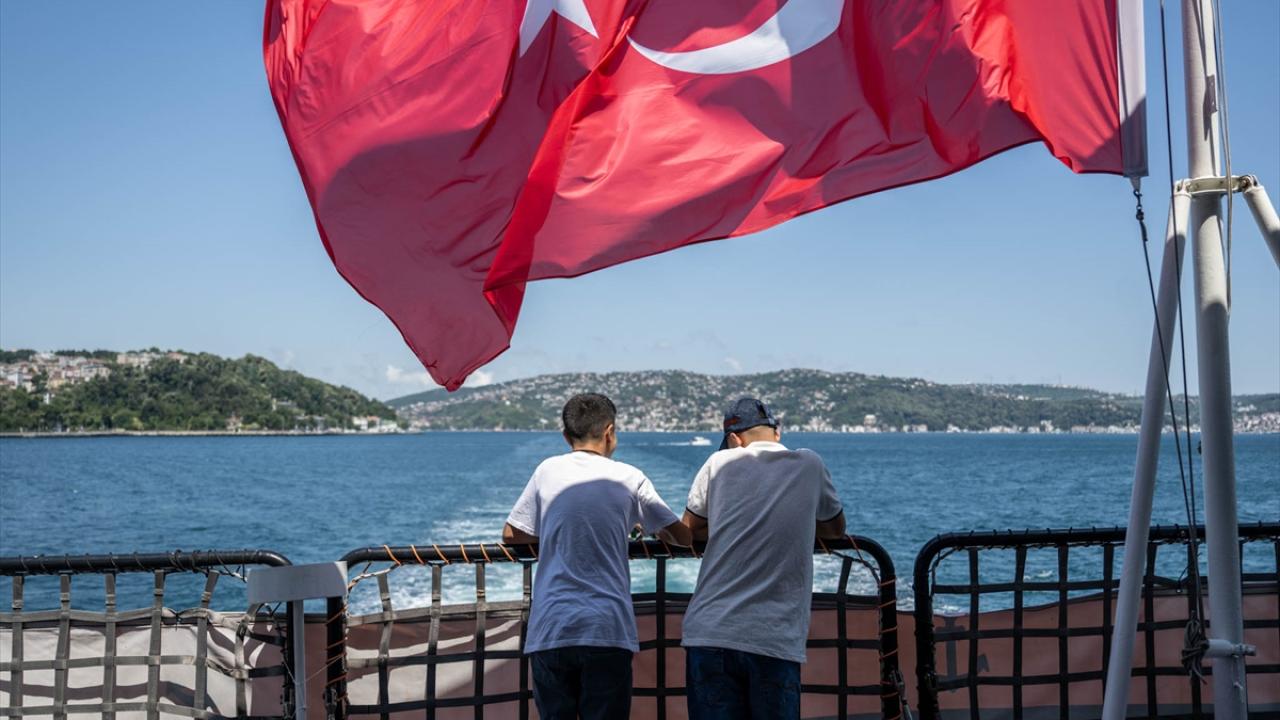 İstanbul'da şehit yakınları ve gaziler için gemi turu düzenlendi