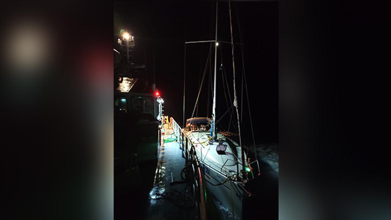 Muğla açıklarında sürüklenen teknedeki 6 kişi kurtarıldı