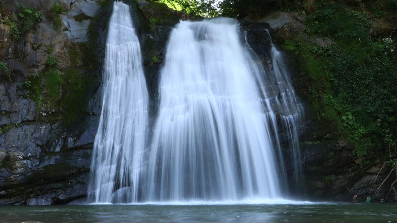 Trabzon'daki Canikdere Şelalesi turistlerin uğrak yeri oldu