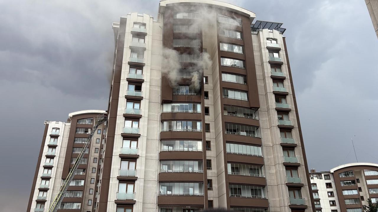 Ankara'da bina yangını