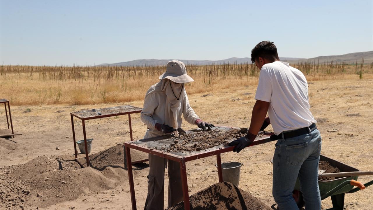 "Hitit dönemine ait kuş kehanet metni bulundu"