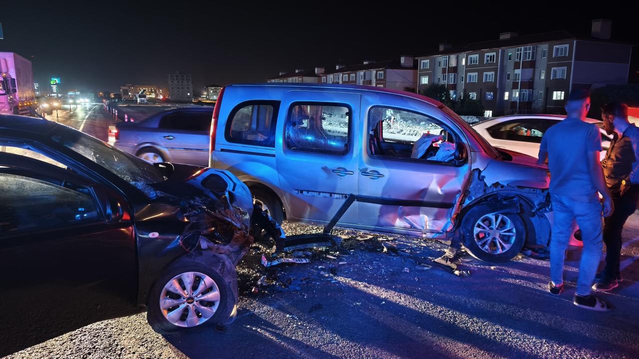 Bitlis'te trafik kazası: 13 kişi yaralandı