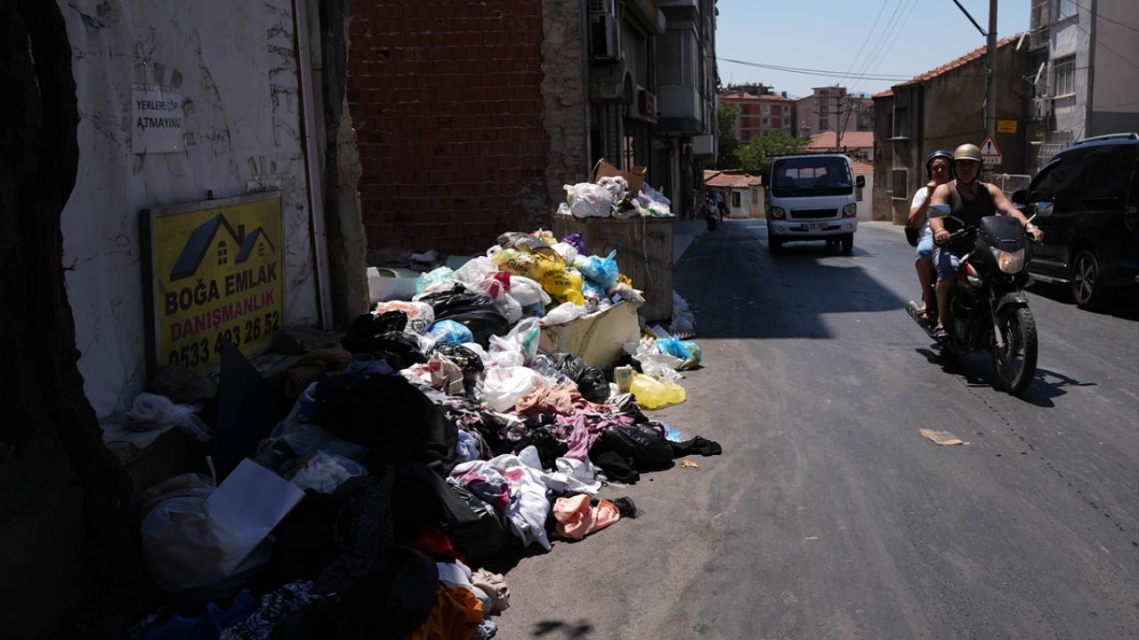 İzmir Konak'ta çöplerin toplanmaması tepkilere neden oluyor