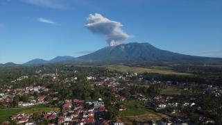 Endonezya'daki Marapi Dağı yeniden kül püskürttü