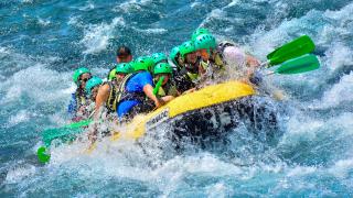 Görme engelliler rafting heyecanı yaşadı