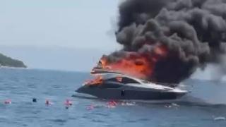 Kınalıada açıklarında tekne yandı: Yolcular denize atladı