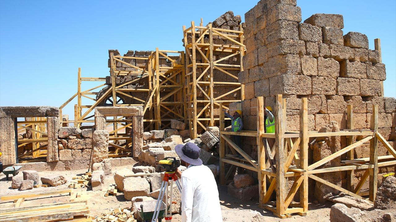 Diyarbakır'da 3 bin yıllık Zerzevan Kalesi'nin restorasyonuna başlandı