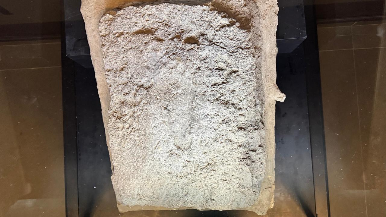 "Geçmişin sessiz tanıklığını sunmaktadır."