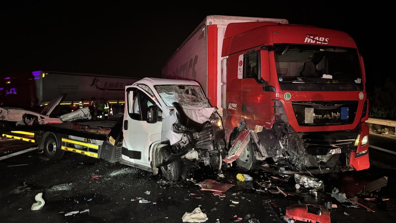 Adana'da zincirleme trafik kazası: 8 kişi yaralandı