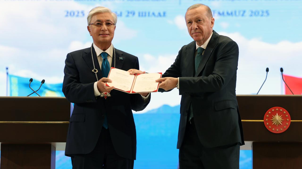 Kazakistan Cumhurbaşkanı Tokayev'e Türkiye Cumhuriyeti Devlet Nişanı tevcih edildi