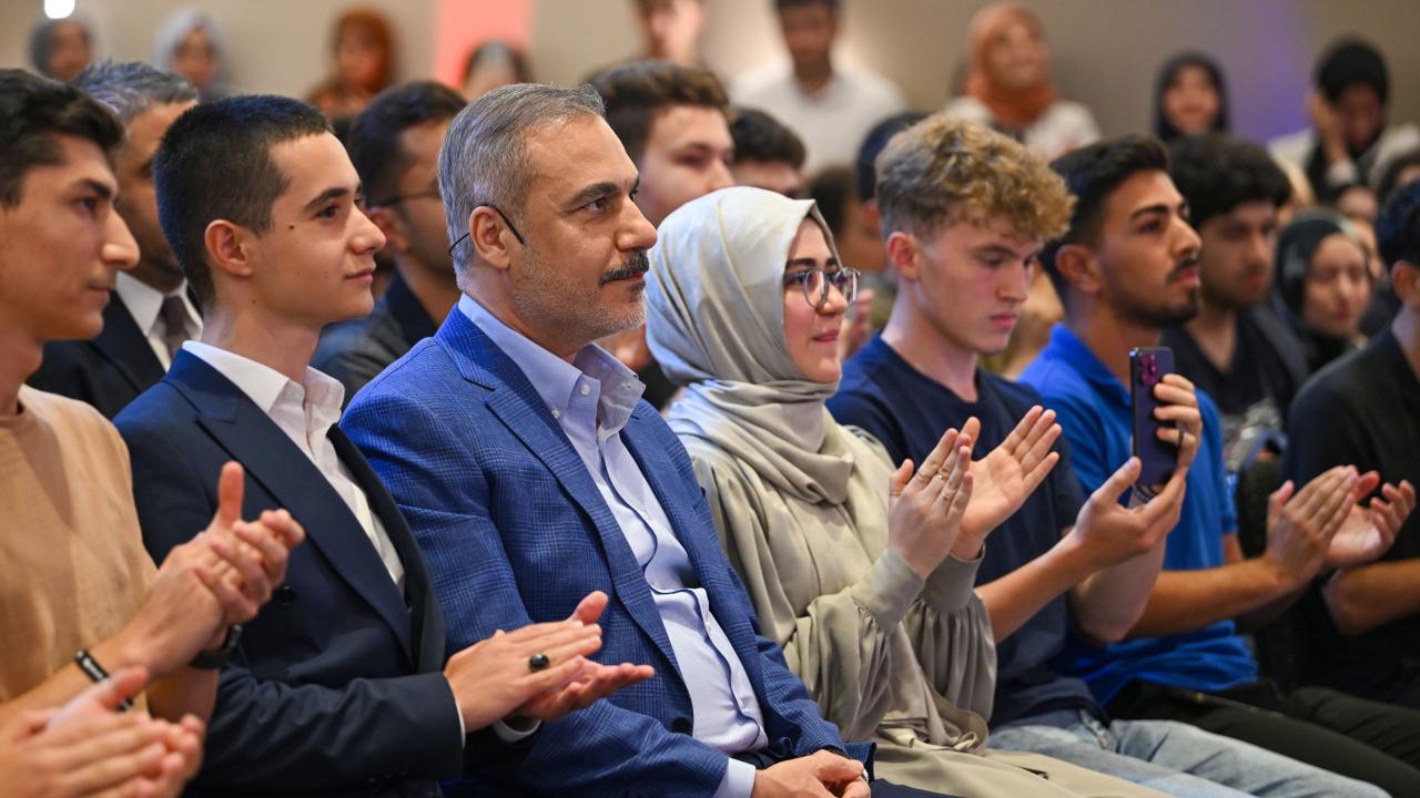 Bakan Fidan, TercihFest 2025'te üniversite adaylarıyla buluştu