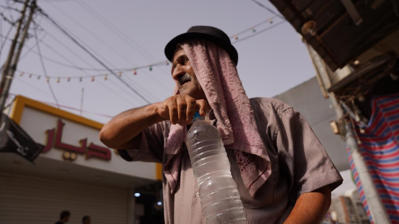 Irak’ta 50 dereceyi bulan hava sıcaklıkları vatandaşları olumsuz etkiliyor