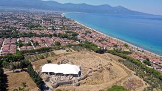 Tarihi Kadıkalesi'ndeki kazılarda cam ve seramik üretim yerine ait izler bulundu
