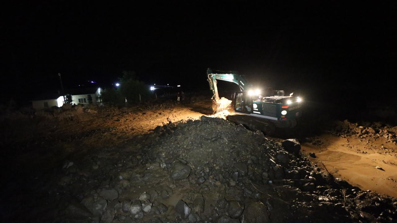 Kars'ta sel ve heyelan nedeniyle köylerde hasar oluştu