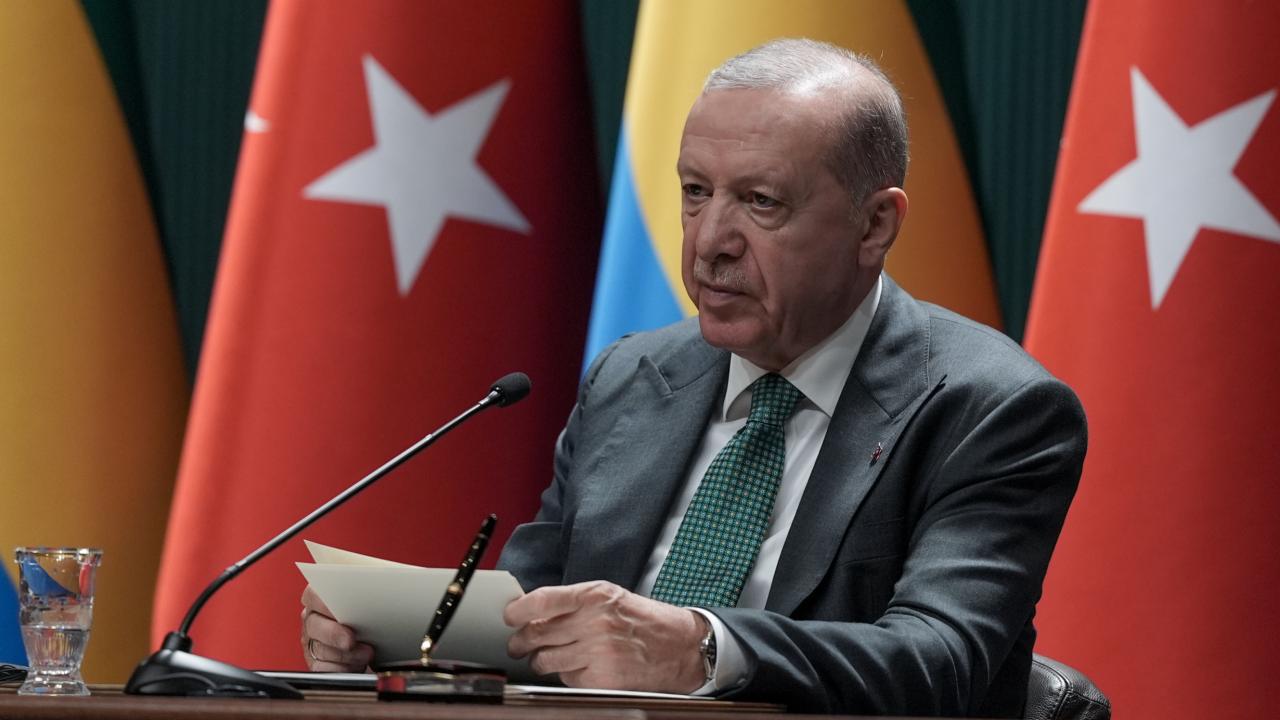 Cumhurbaşkanı Erdoğan: Gazzeli masum yavrulara yardım eli uzatmak derdindeyiz