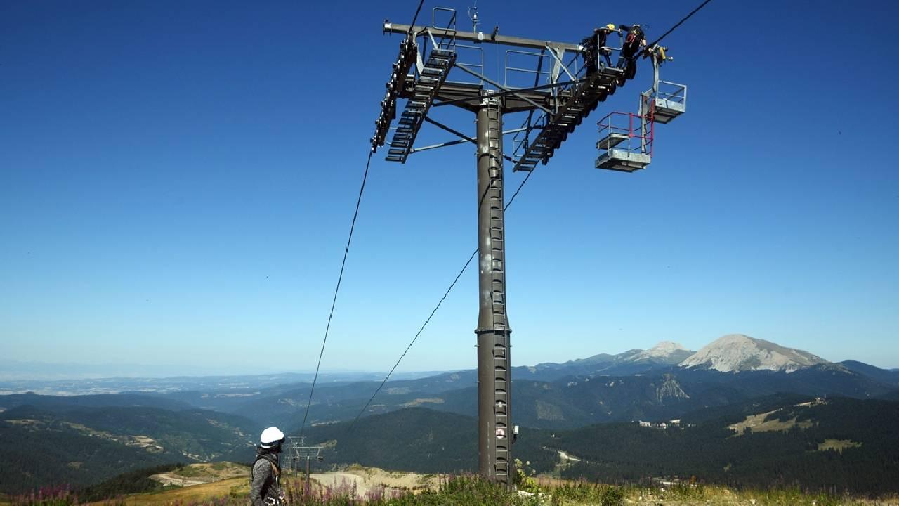 Yurduntepe Kayak Merkezi'ndeki teleferik yeni sezon için hazırlanıyor
