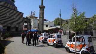 Diyarbakır'da "turizm polisi" rehberlik hizmetiyle turistlerle esnaf arasında köprü oldu