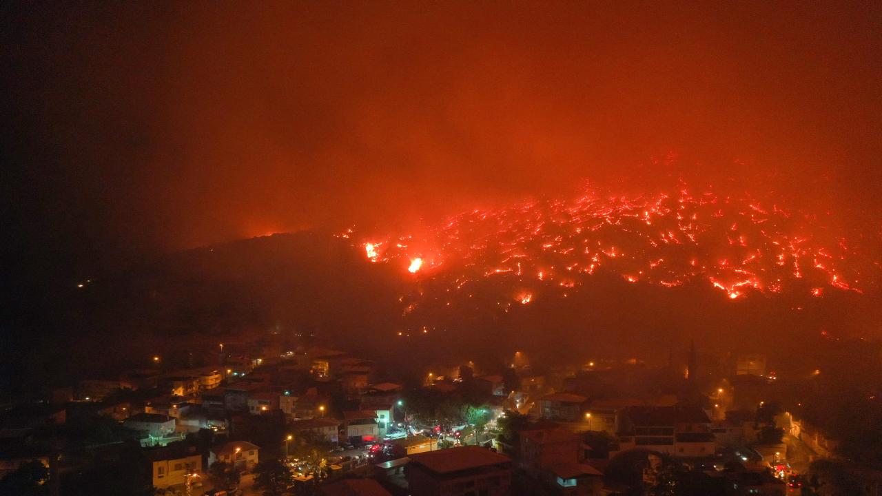 Bursa'da alevlerle mücadele sürüyor