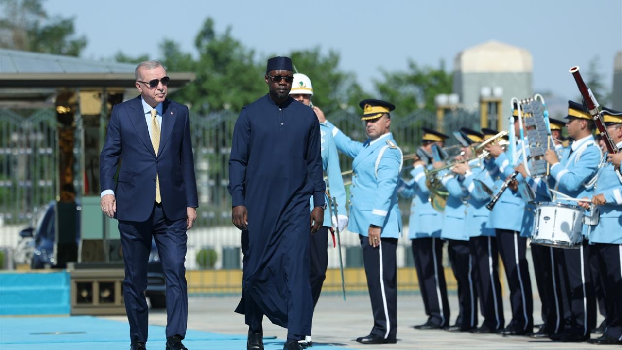 Cumhurbaşkanı Erdoğan, Senegal Başbakanı Sonko'yu resmi törenle karşıladı