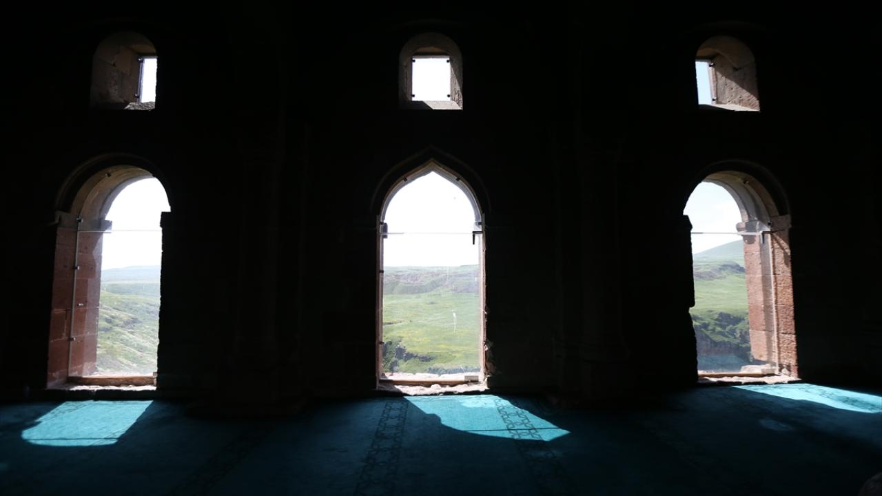 "Divriği`deki Ulu Camisi`nin bir prototipi niteliğinde bir cami"