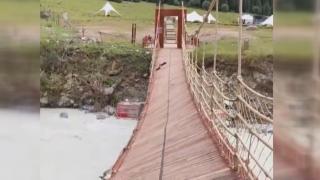 Çin'de asma köprünün halatı koptu: 5 ölü, 24 yaralı