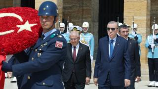 Cumhurbaşkanı Erdoğan başkanlığındaki YAŞ üyeleri Anıtkabir'i ziyaret etti